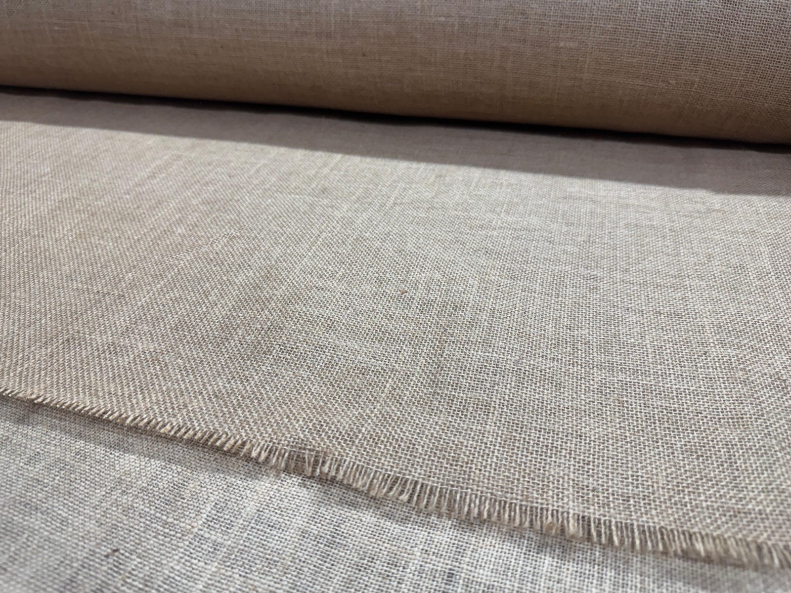 Natural burlap fabric with rustic texture for sustainable bag manufacturing